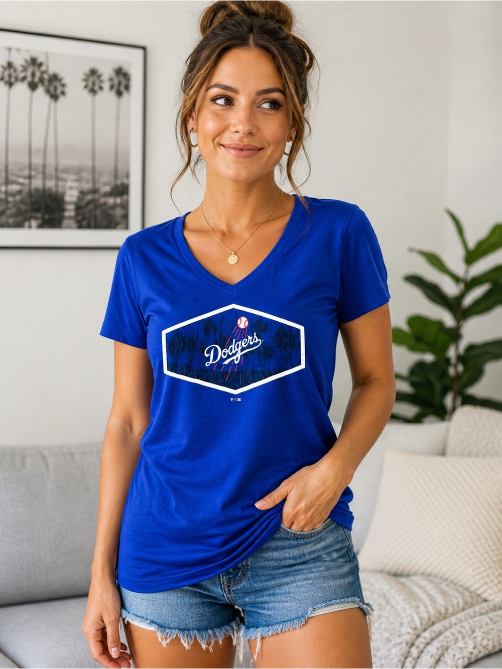 NWT Dodgers Womens Large Tee MLB Fanatics Blue V-Neck Graphic Shirt
